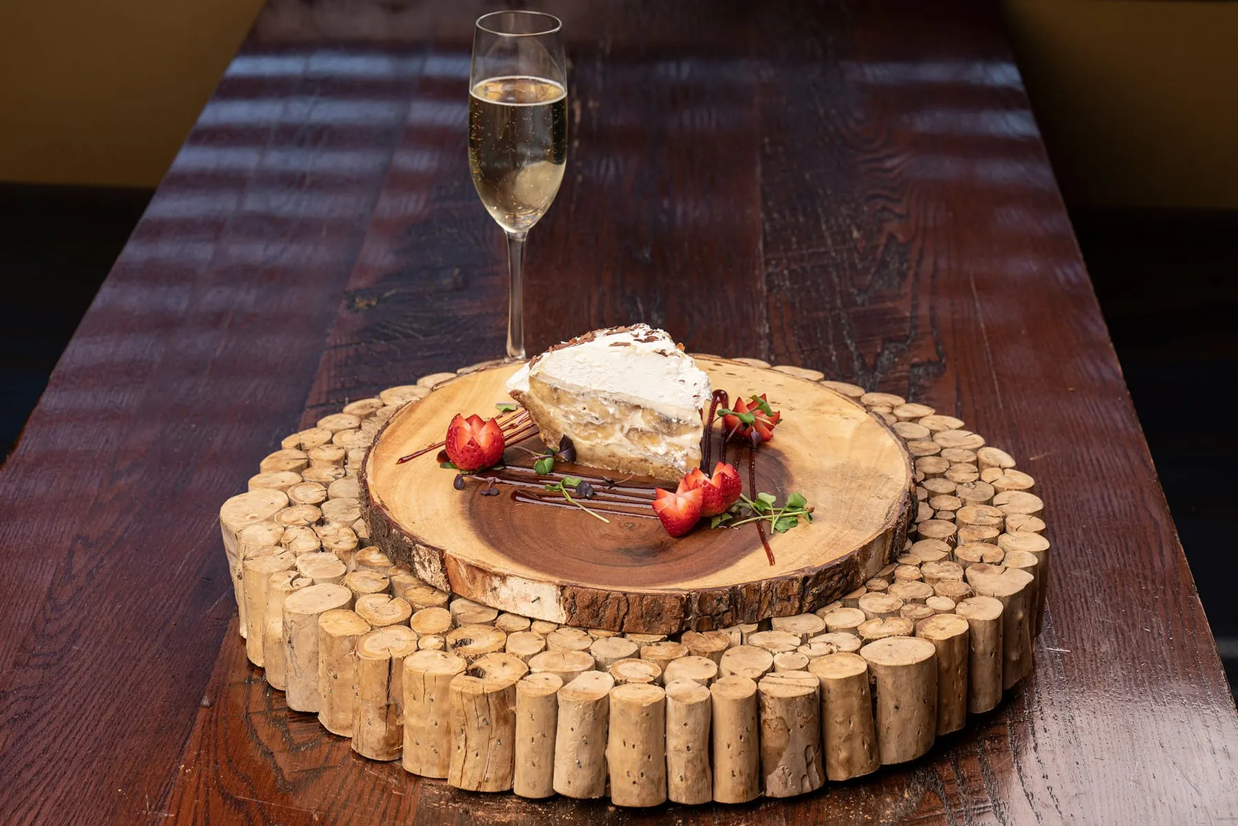 Banana cream pie with sparkling wine